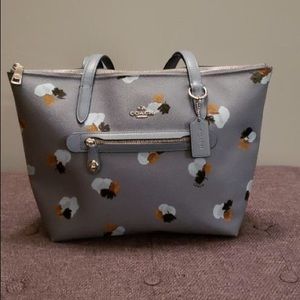 Authentic Coach floral printed tote in medium size
